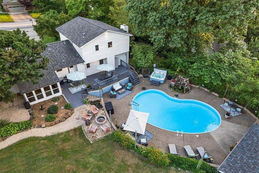 702 Dewoody Dr - Image 2