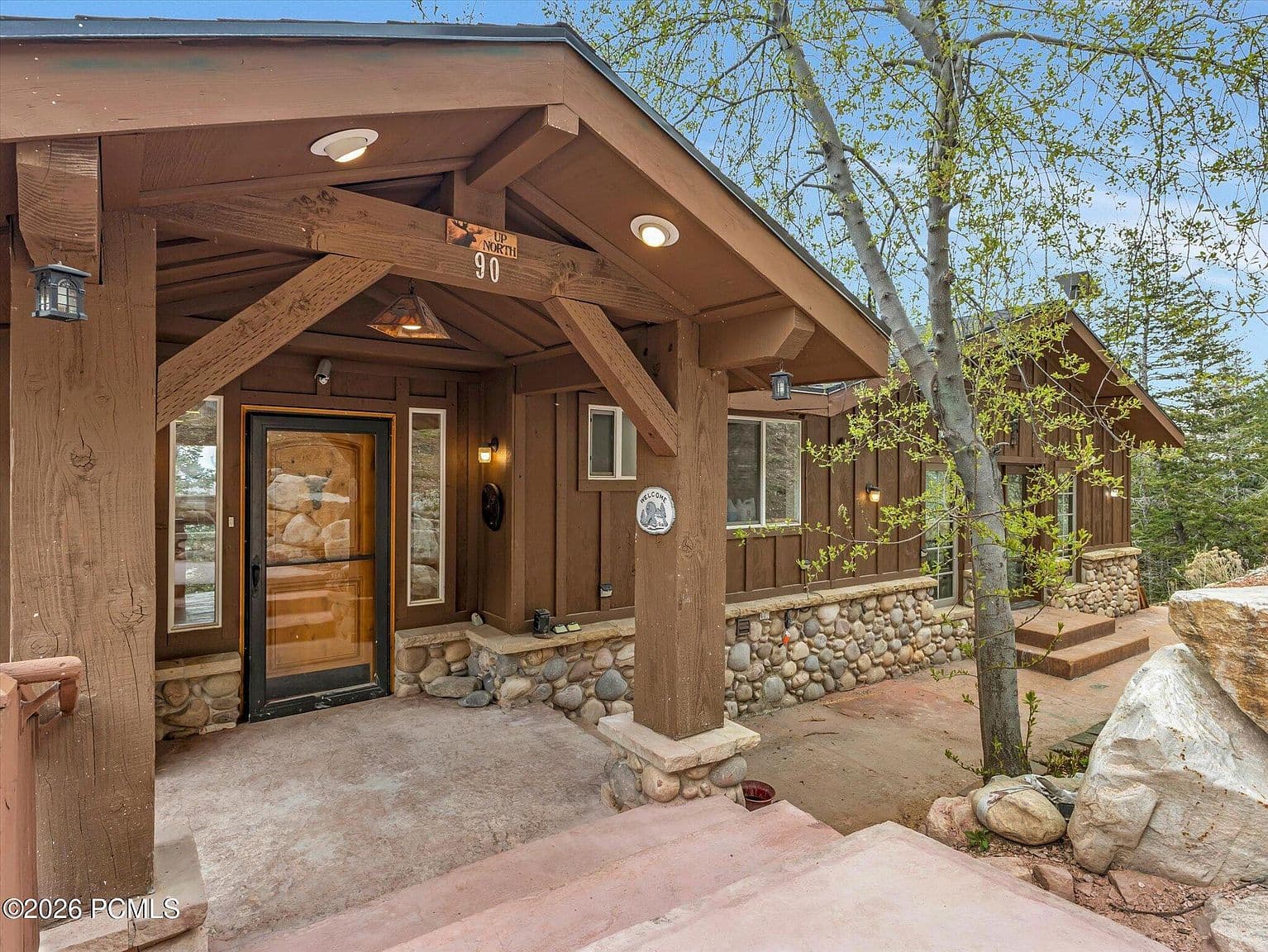390 Matterhorn Dr — photo 5