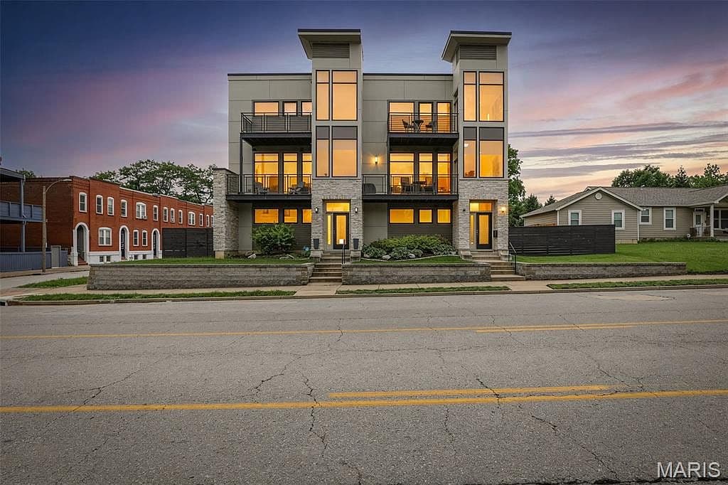 2834 Lafayette Ave