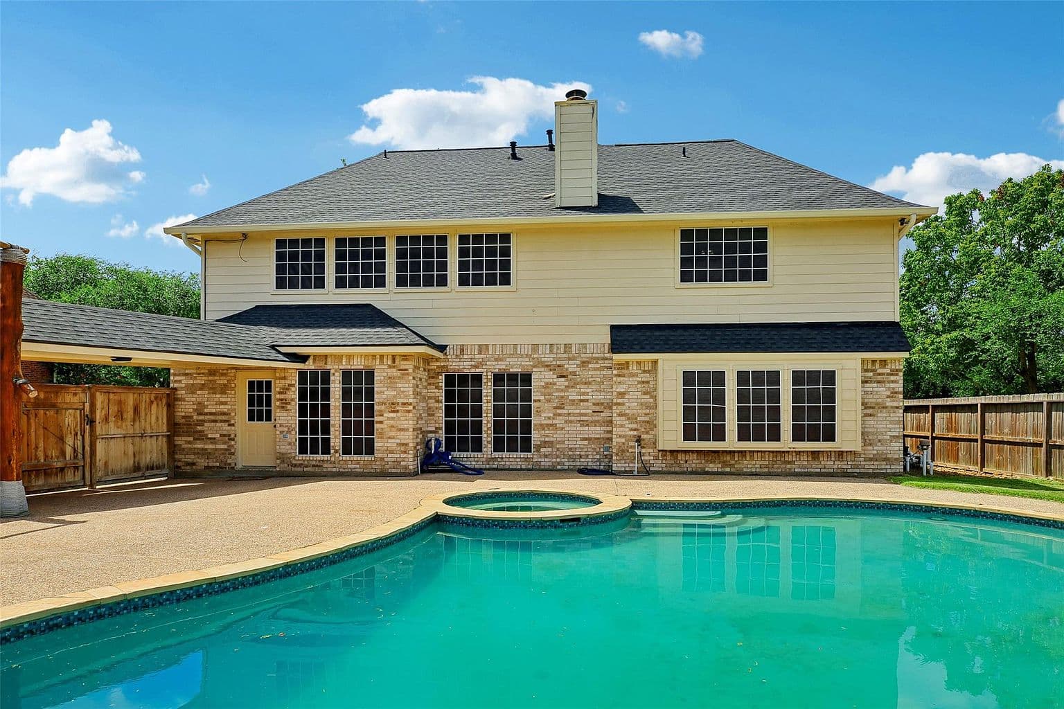 1207 Peregrine Dr