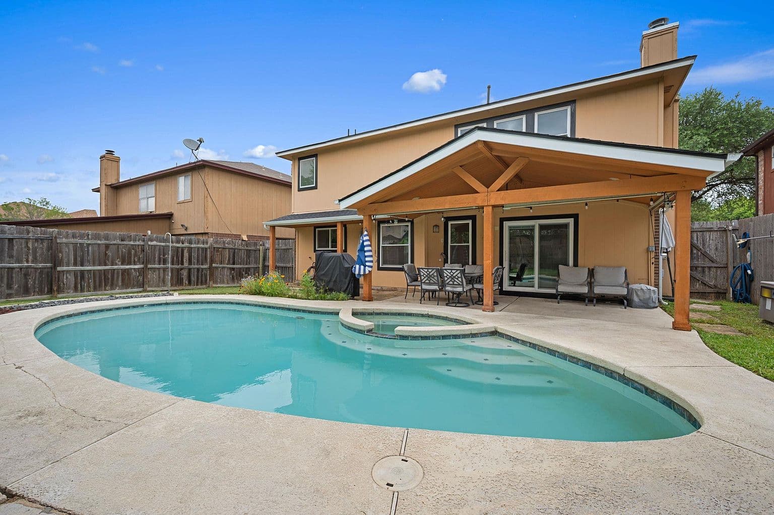 15414 Ecorio Dr - Image 2