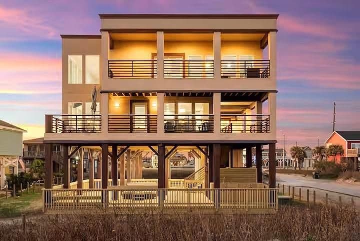 21502 Kennedy Dr - Image 2
