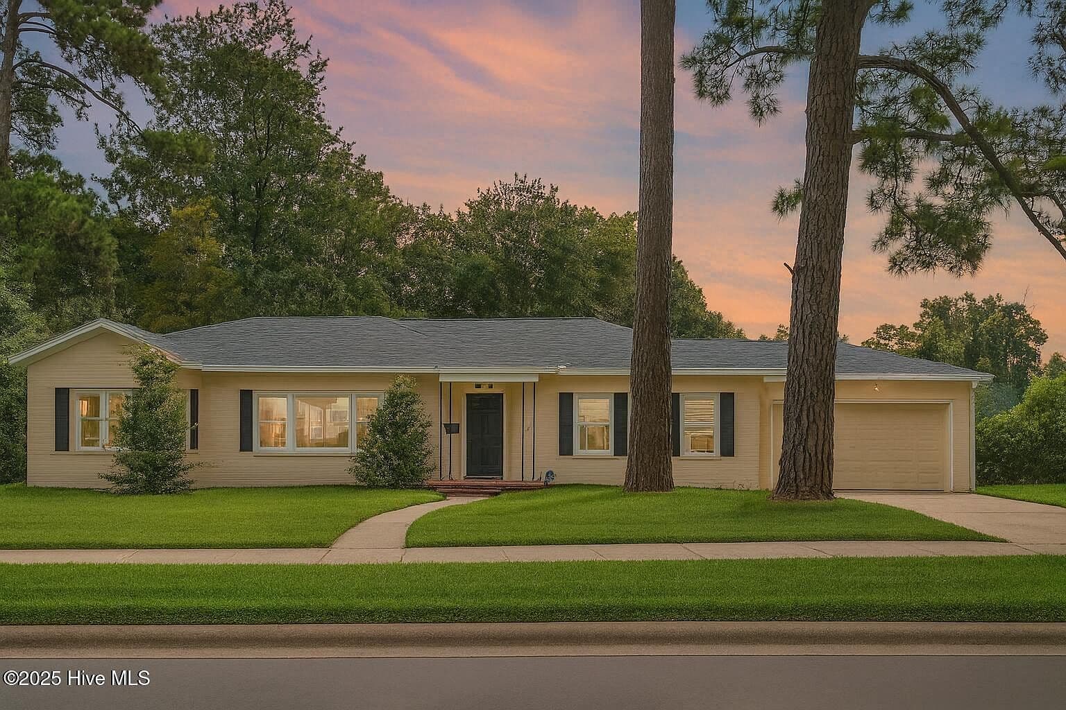 827 Colonial Drive
