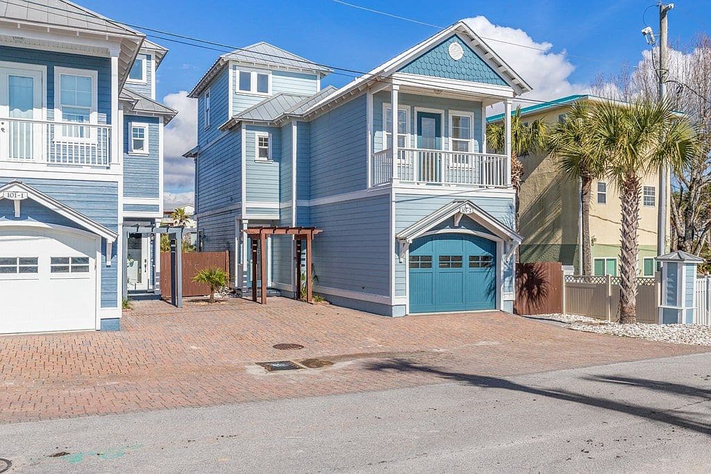 1012 32nd St - Image 2