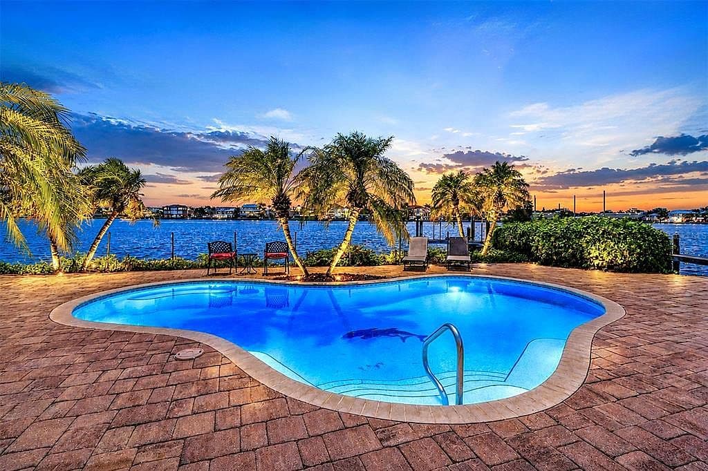 495 Harbor Dr S - Image 2
