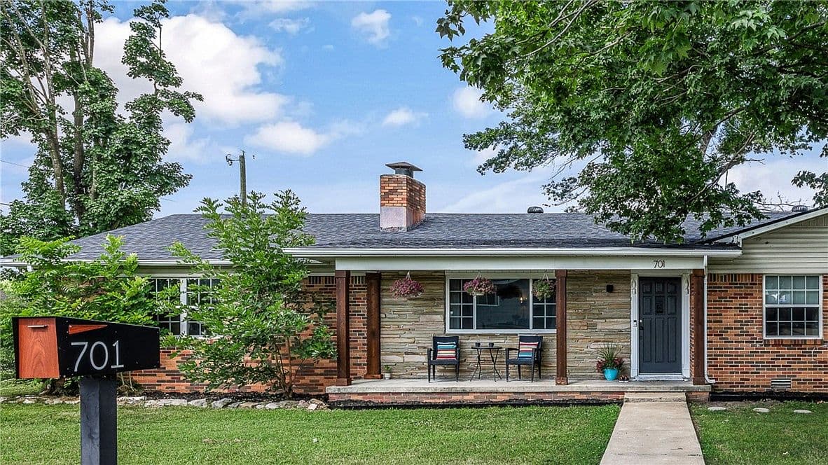 701 Nw Ford Ln