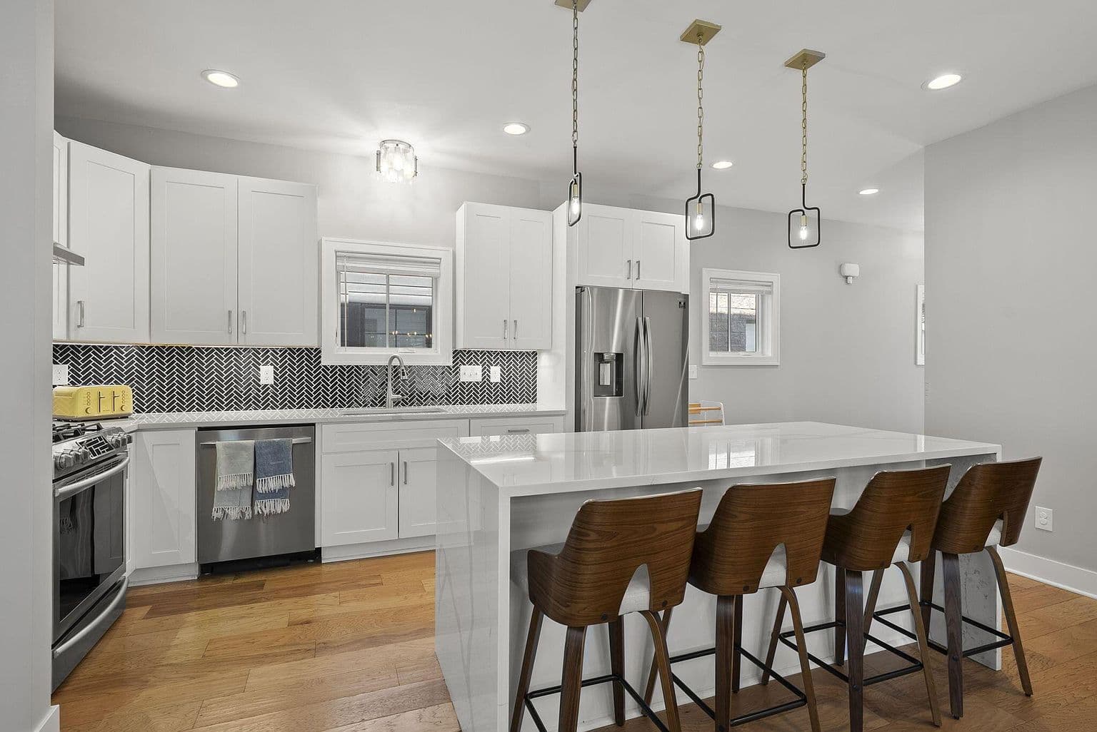 291 E Greenwood Ave — photo 5