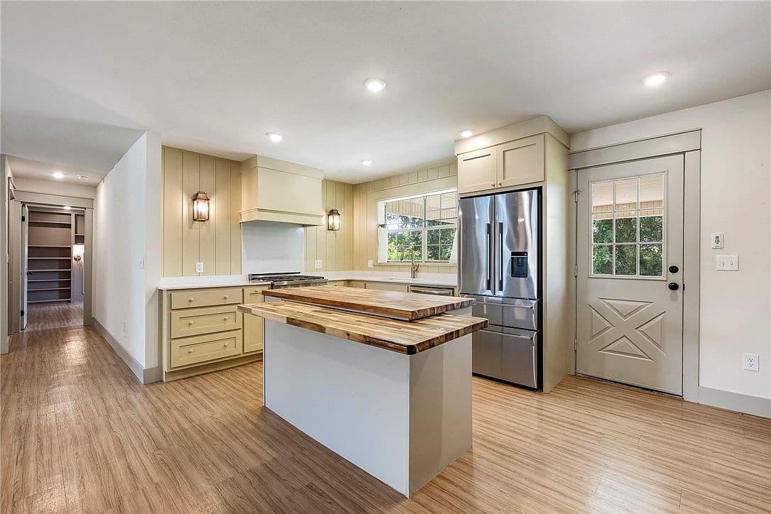 1702 Sw D St - Image 3