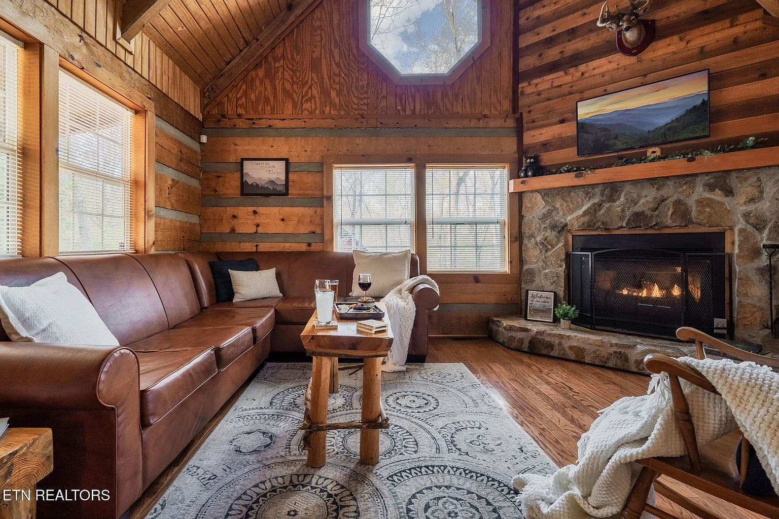 817 Ridgefield Dr - Image 2