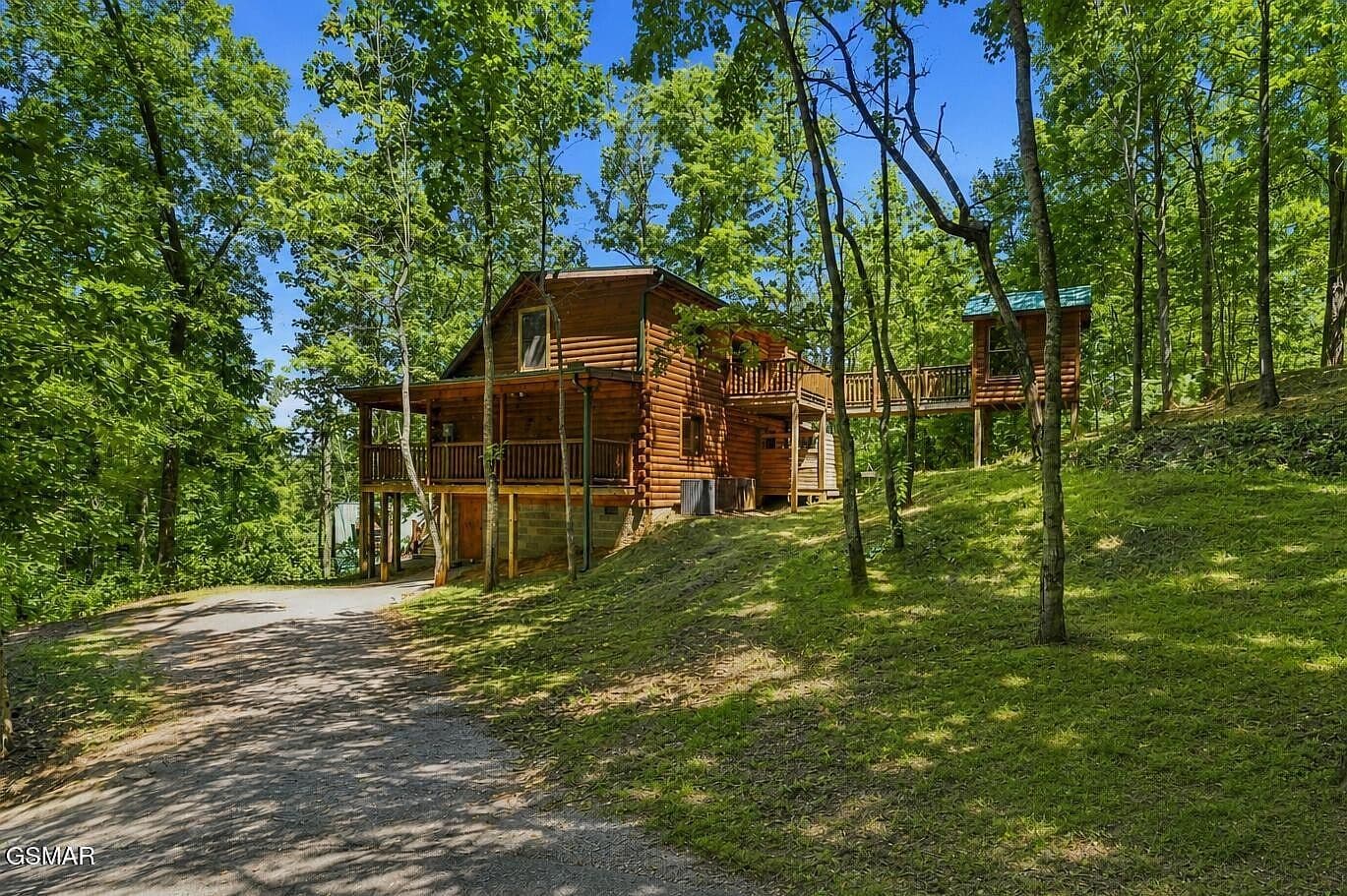 1824 Rhododendron Ln