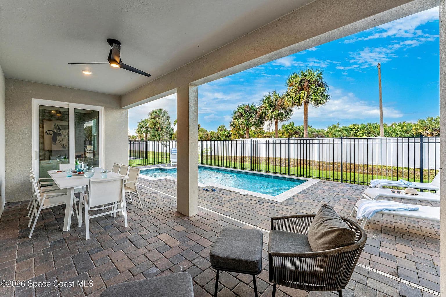 385 Strand Dr - Image 2