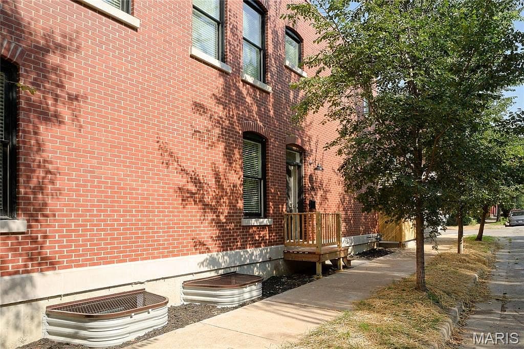2725 Salena St - Image 2