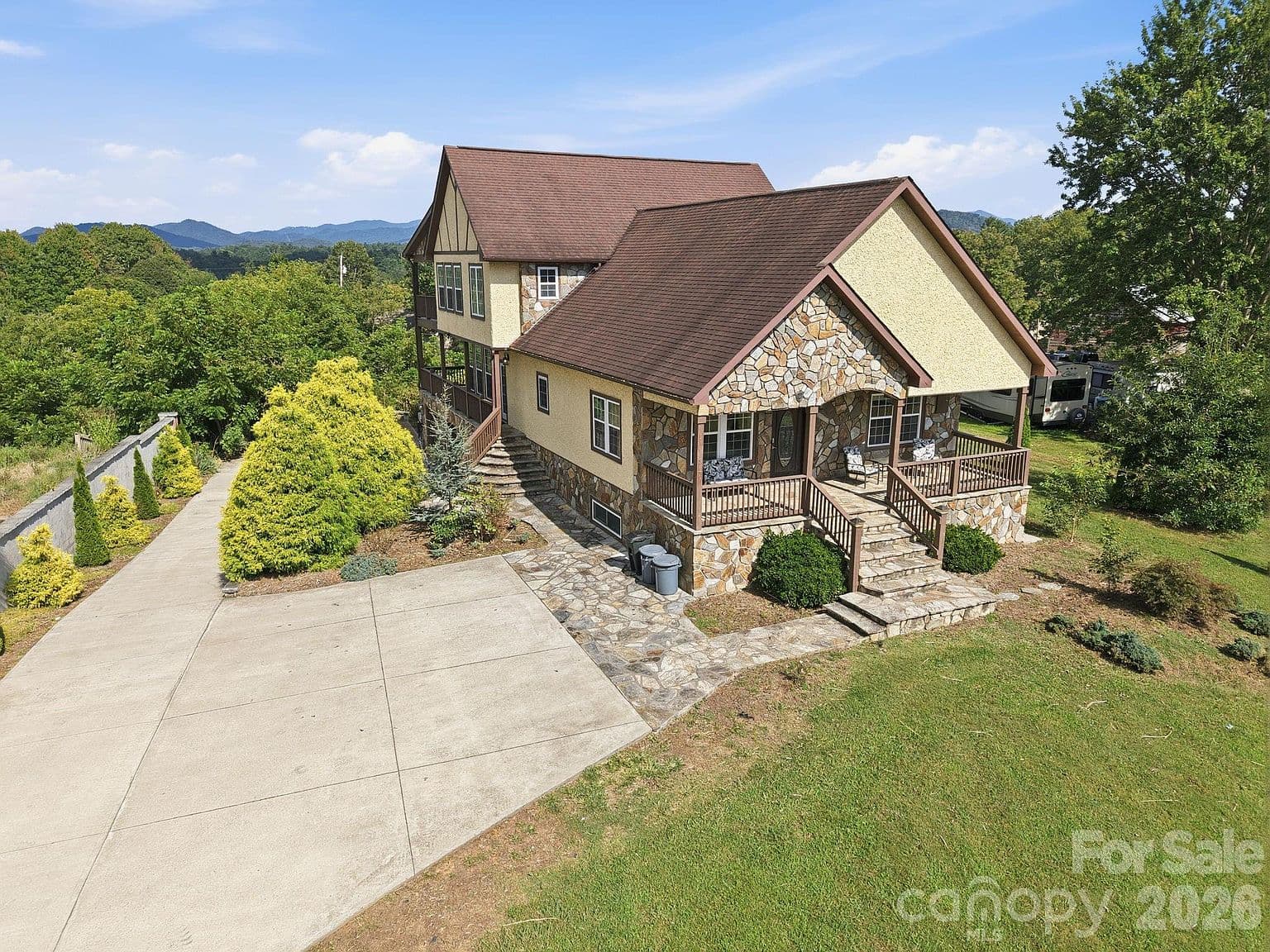 1037 S Main St