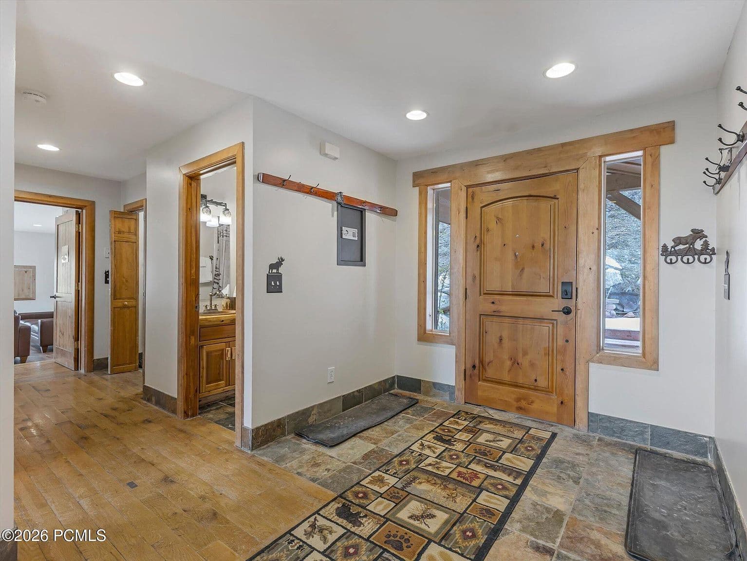 390 Matterhorn Dr — photo 6