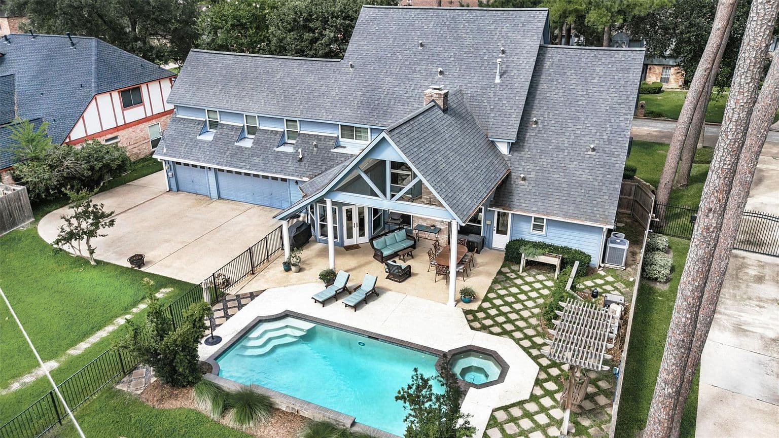 8018 Northbridge Dr