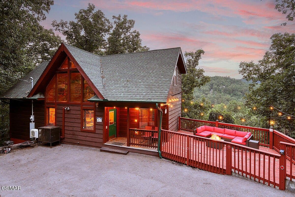 1742 Pulaski Ln