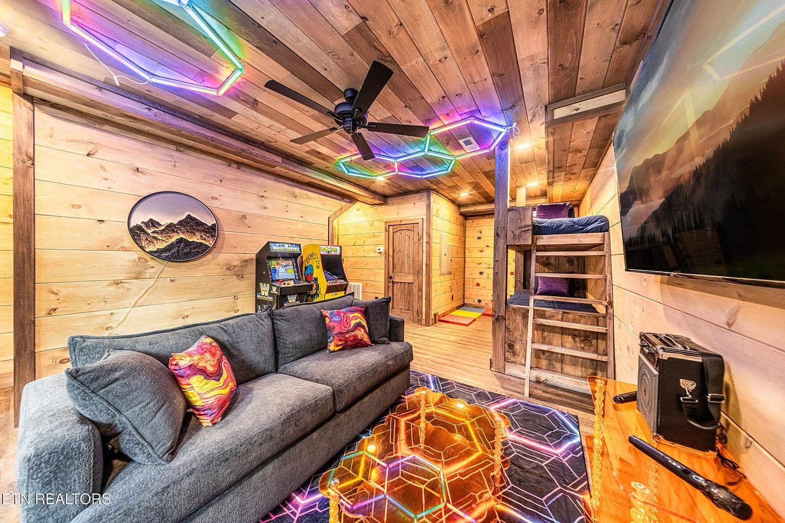3210 Pine Way