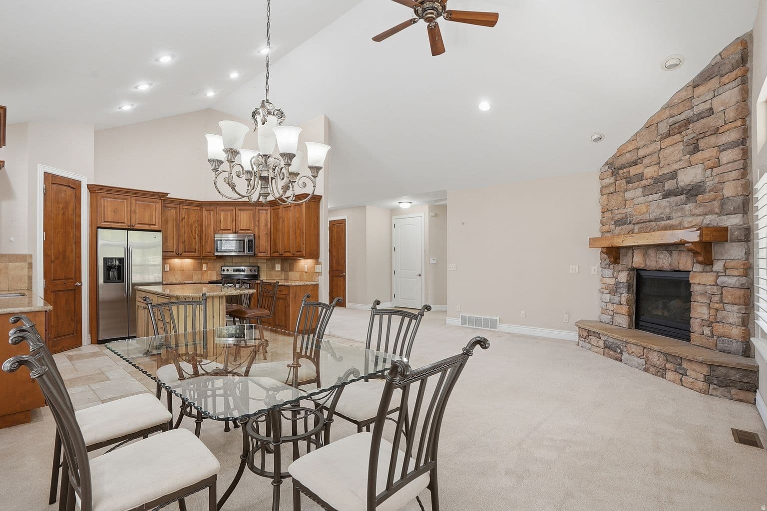 1832 E Peyton Ct — photo 6