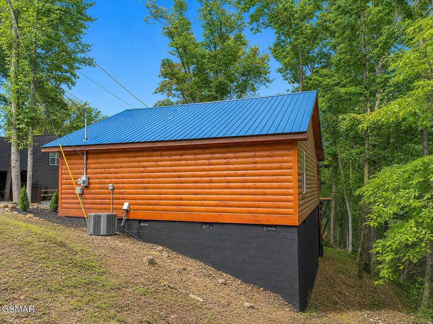 1304 N Oak Ct - Image 3
