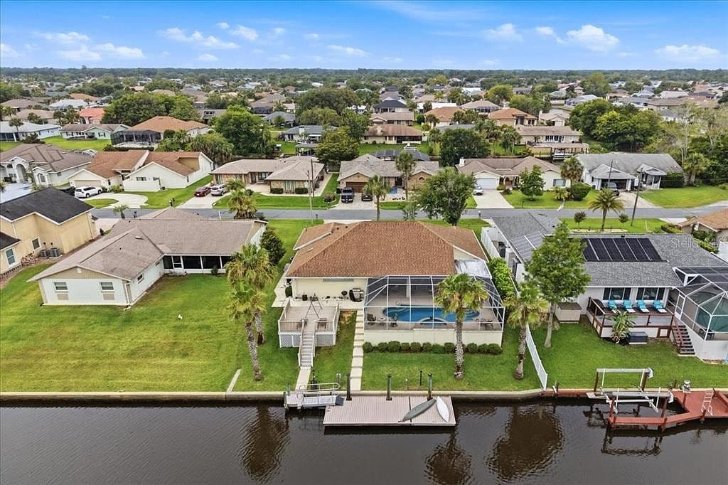 36 Cloverdale Court N