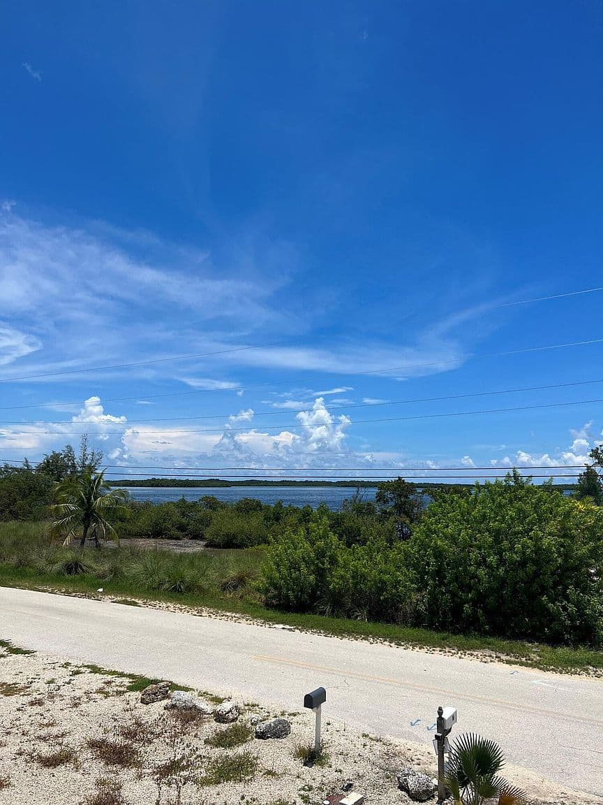 16 Shoreland Dr - Image 2