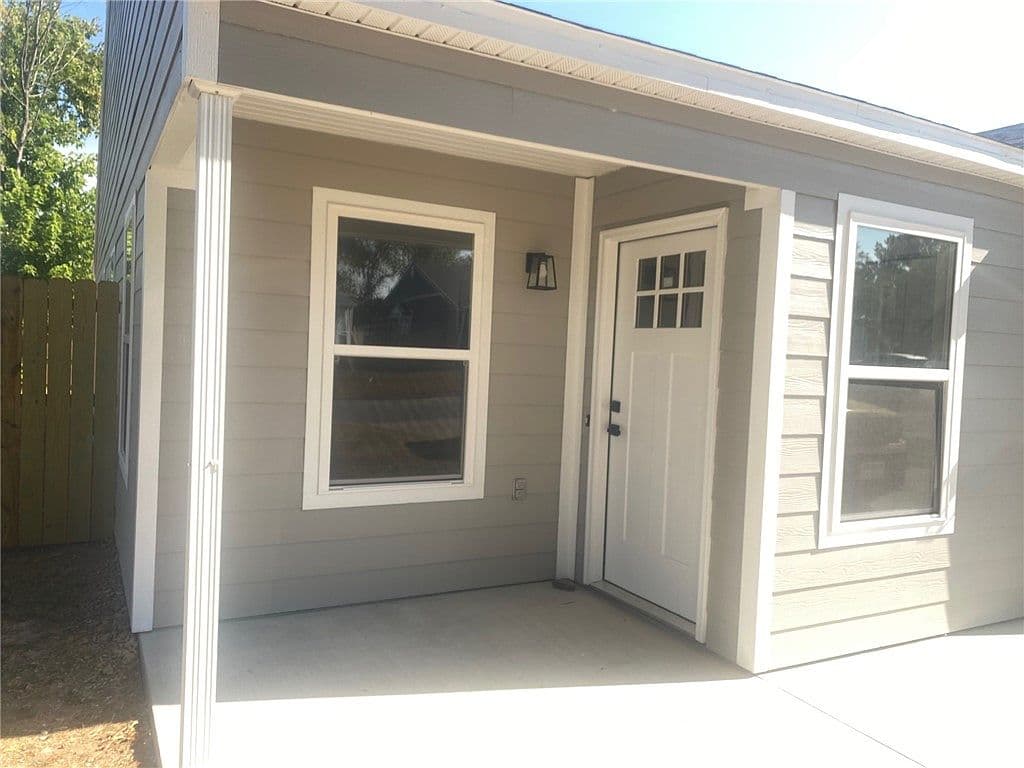3103 Ne 12th St - Image 2