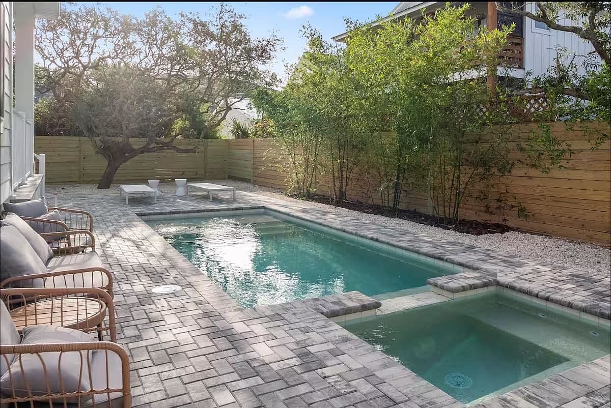 303 3rd St - Image 2