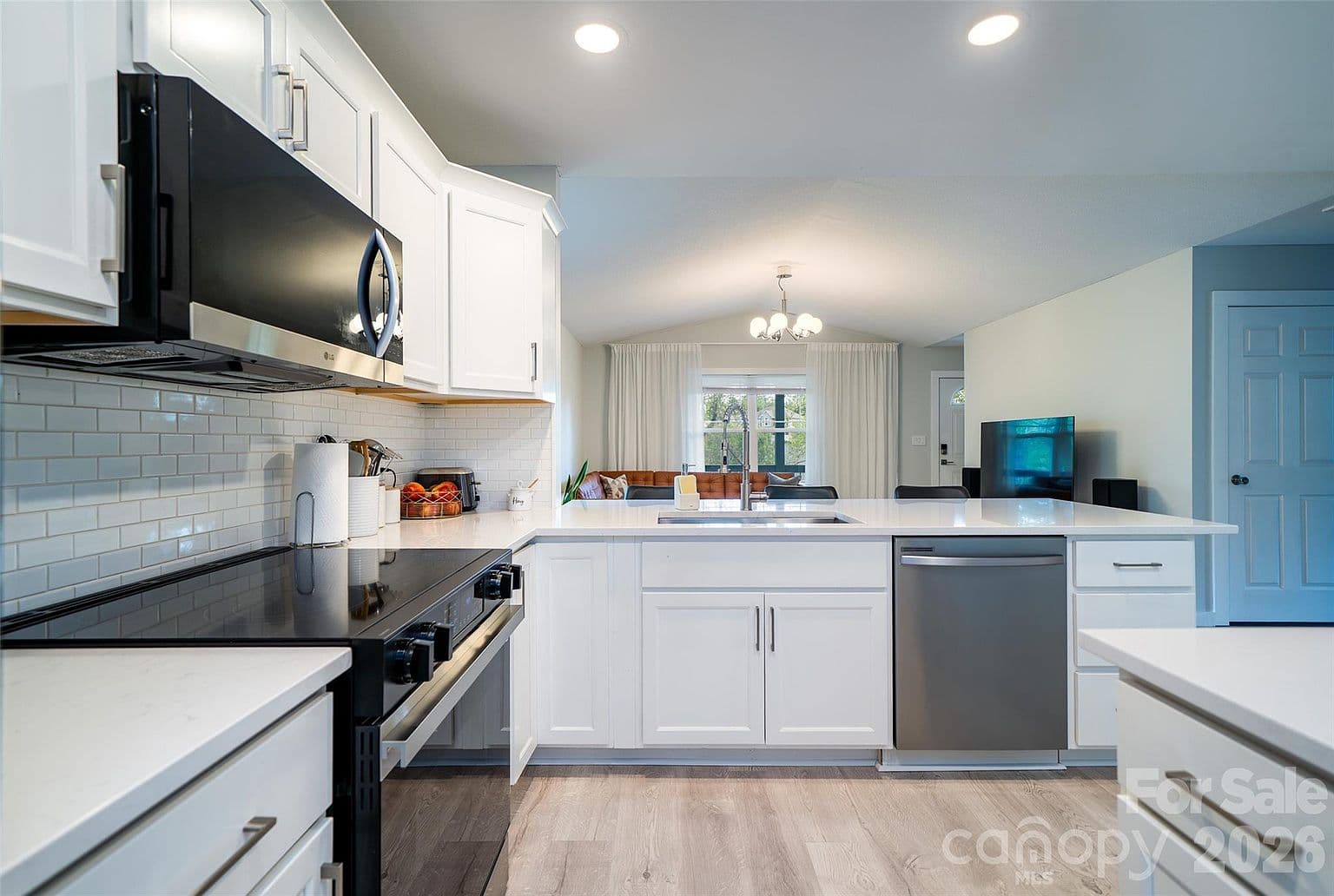 16 Danielbrooke Dr — photo 6