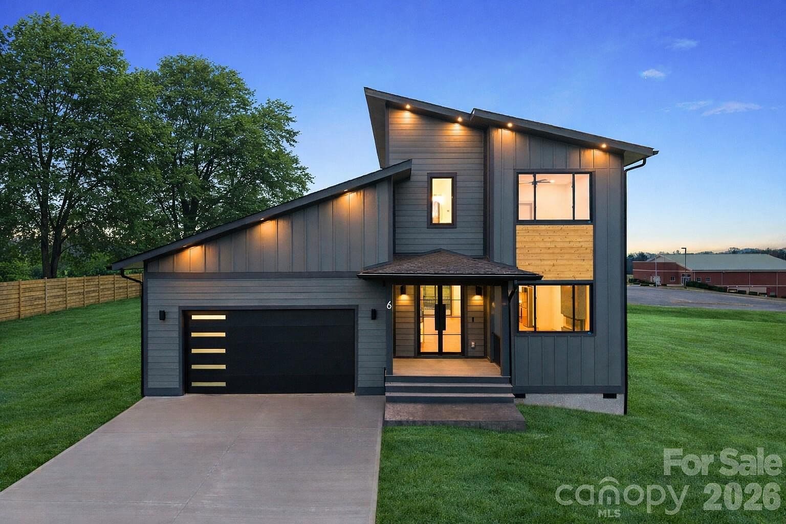 145 Banjo Ln