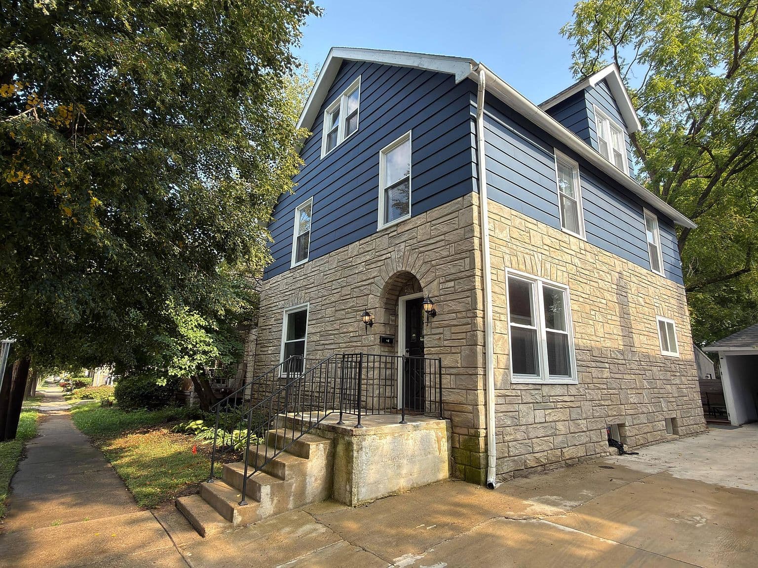 115 W Central Ave