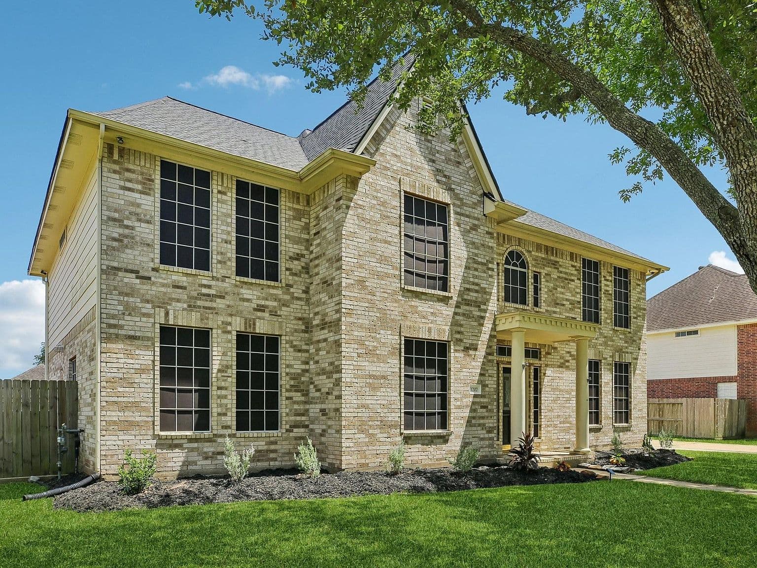 1207 Peregrine Dr - Image 3