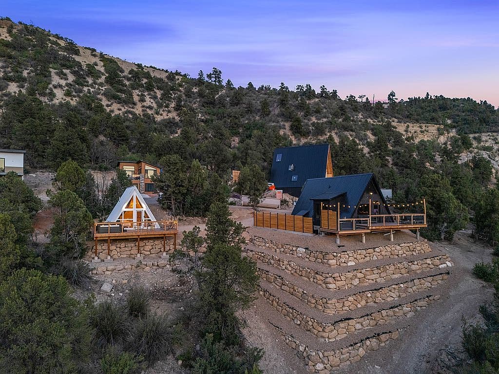 360 E Overlook Ln Glendale UT 84729 - Image 2