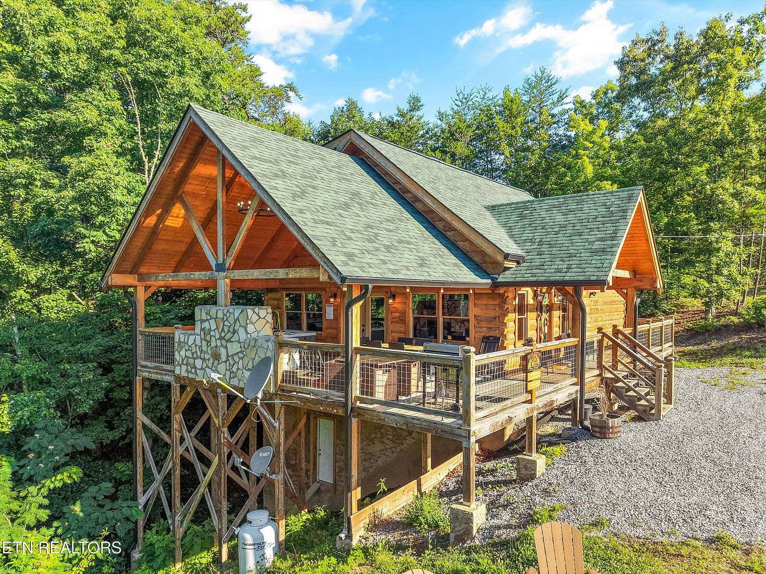 1448 Red Cedar Ln - Image 2
