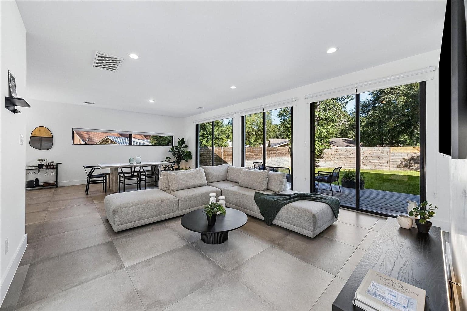 1643 Beech Dr - Image 3