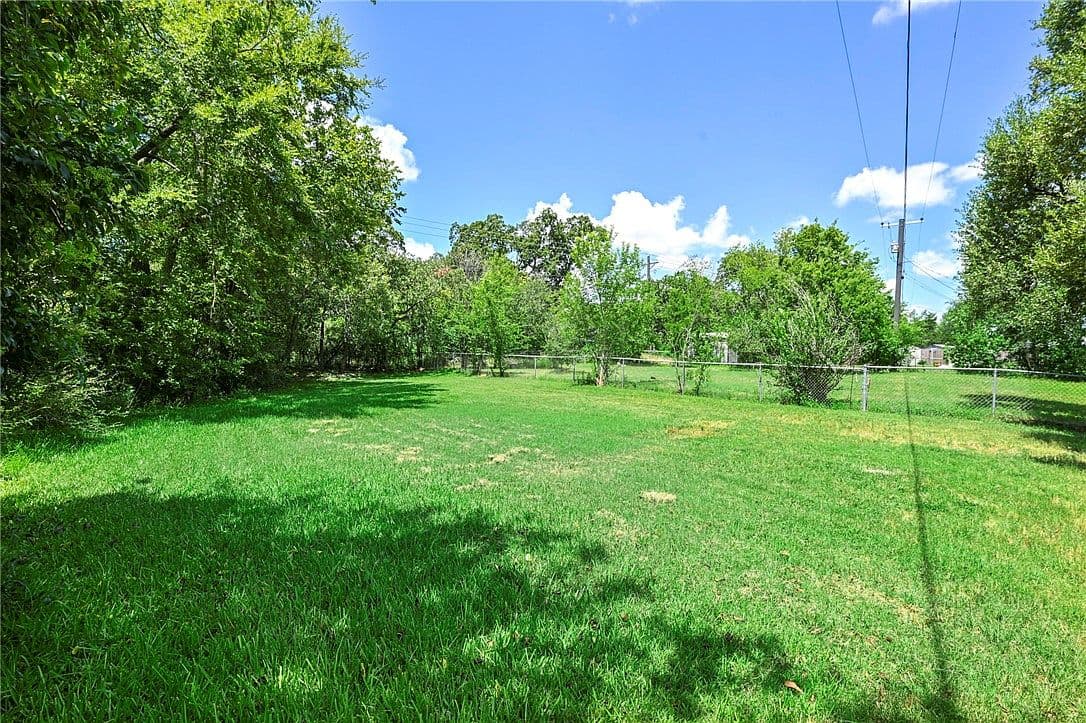 1210 Glade St — photo 6