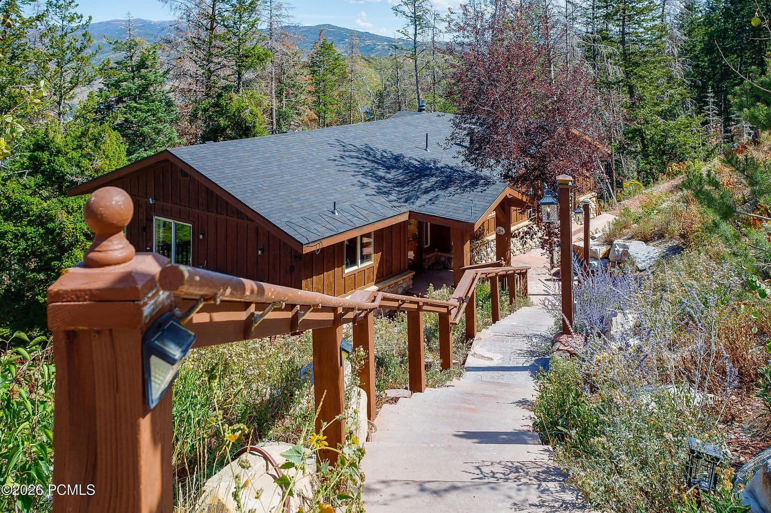 390 Matterhorn Dr - Image 3