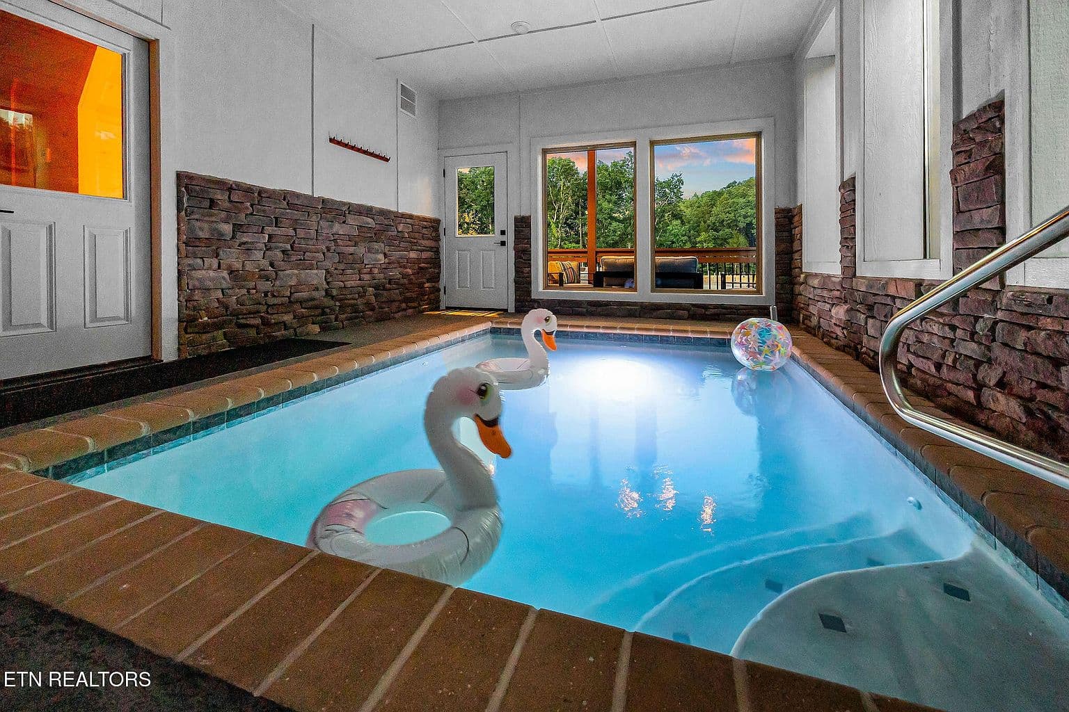 519 Warbonnet Way - Image 3