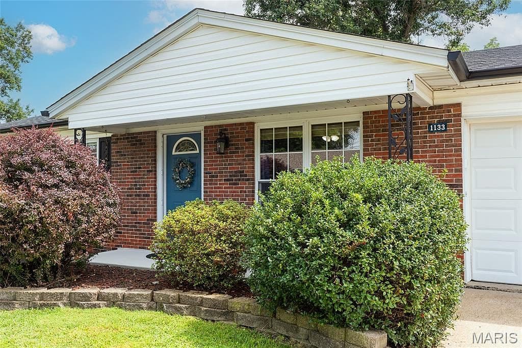 1133 Fordyce Ln - Image 2