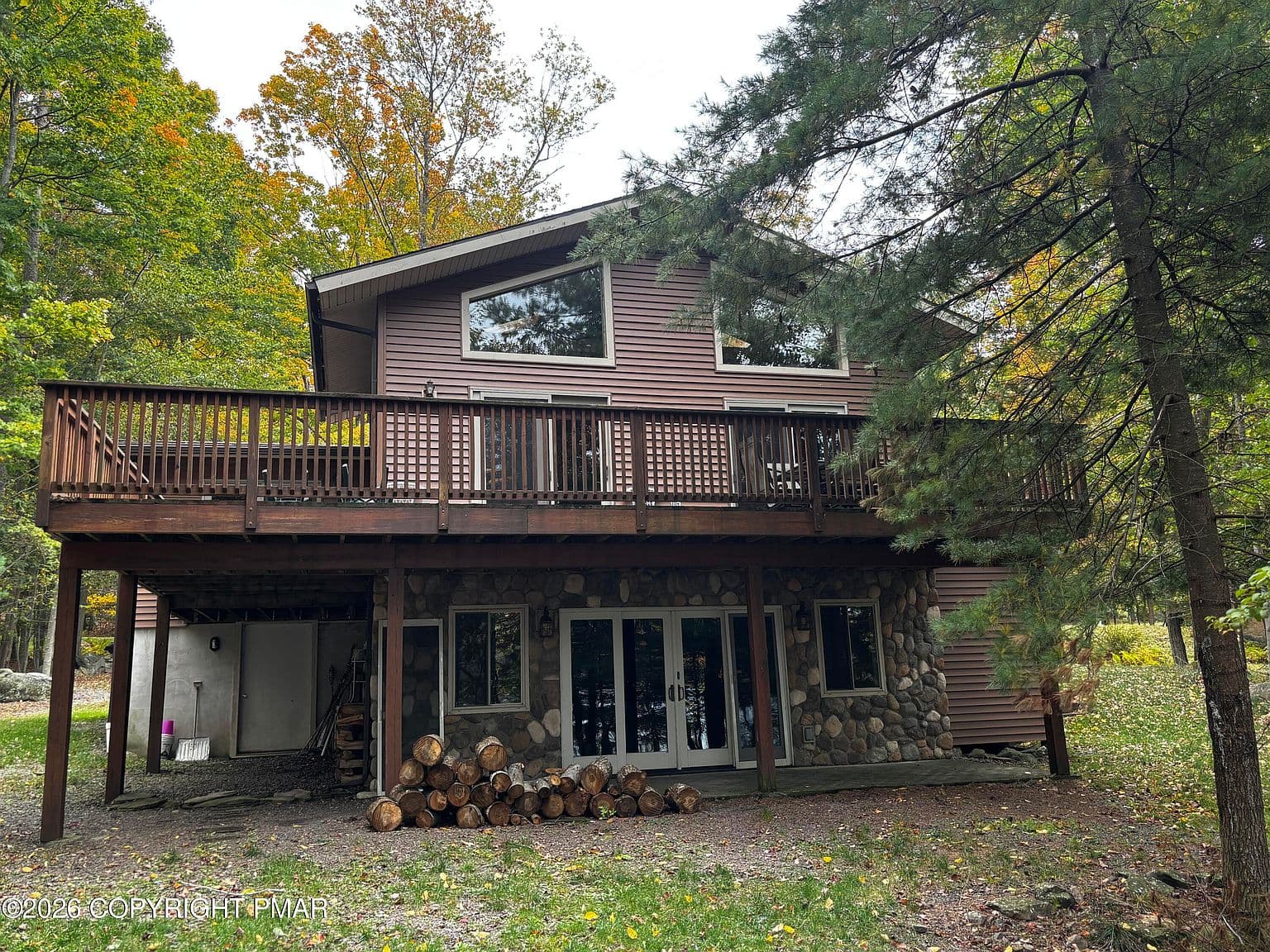77 Lake Dr E