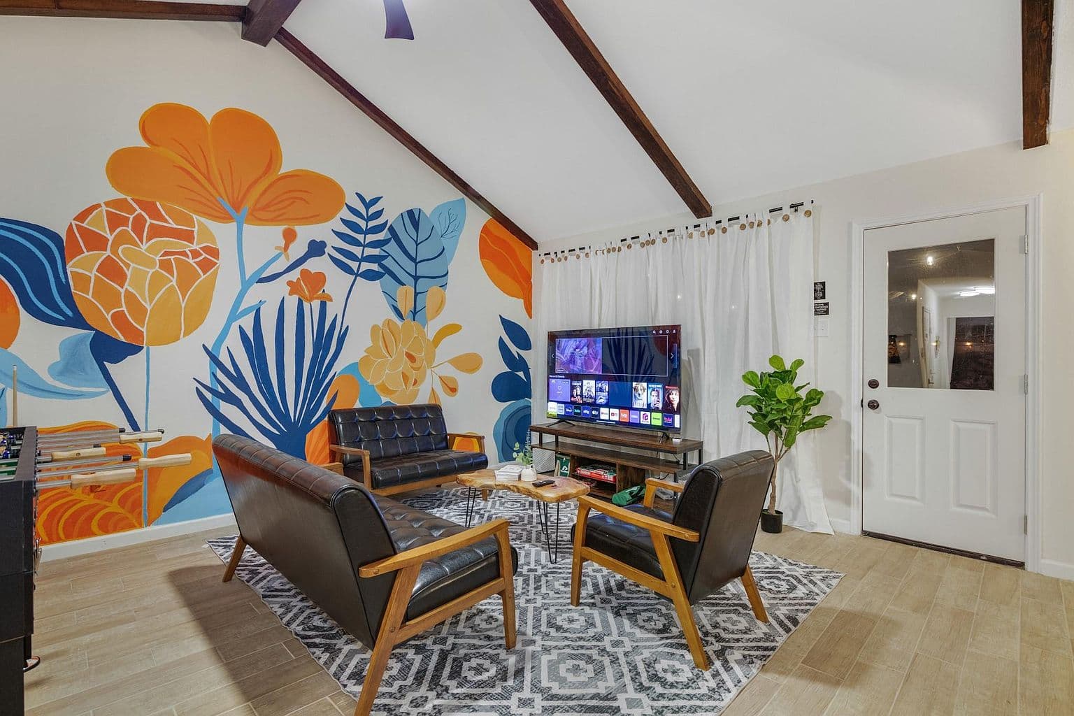 5819 Chrystell Ln - Image 3