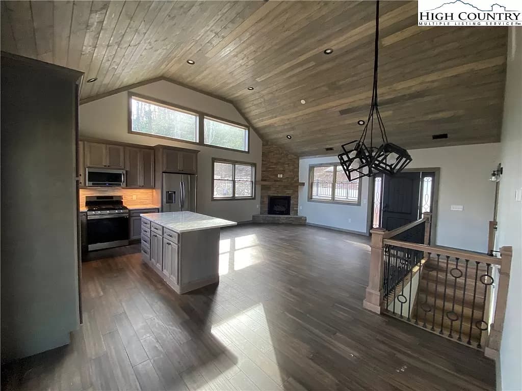 347 Vixen Lane, Blowing Rock, NC — Before