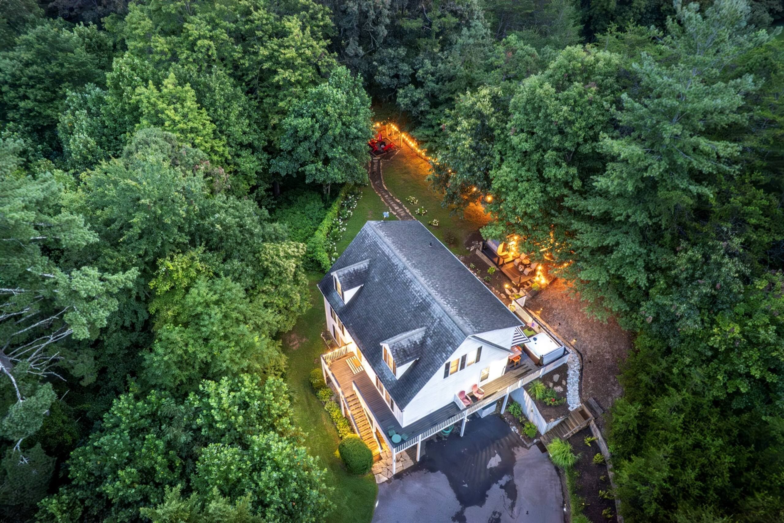 402 Day Lily Dr, Leicester, NC