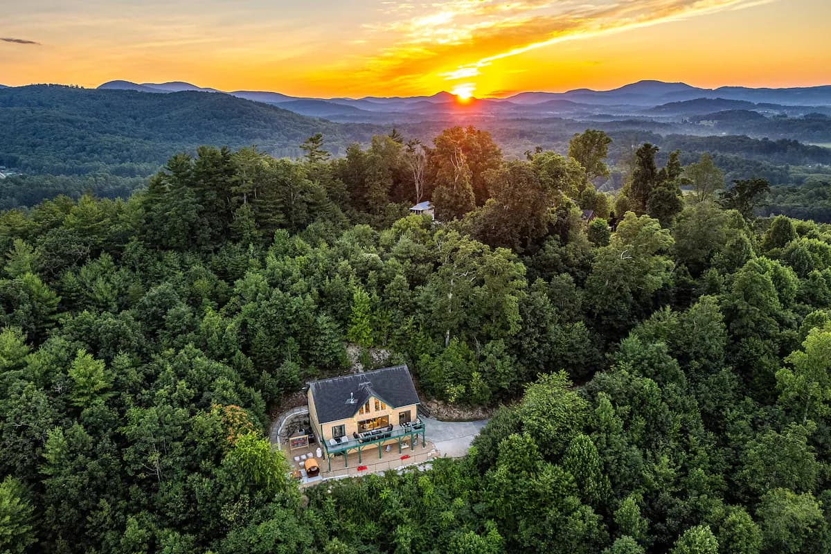 258 Bodges Ln, Hendersonville, NC