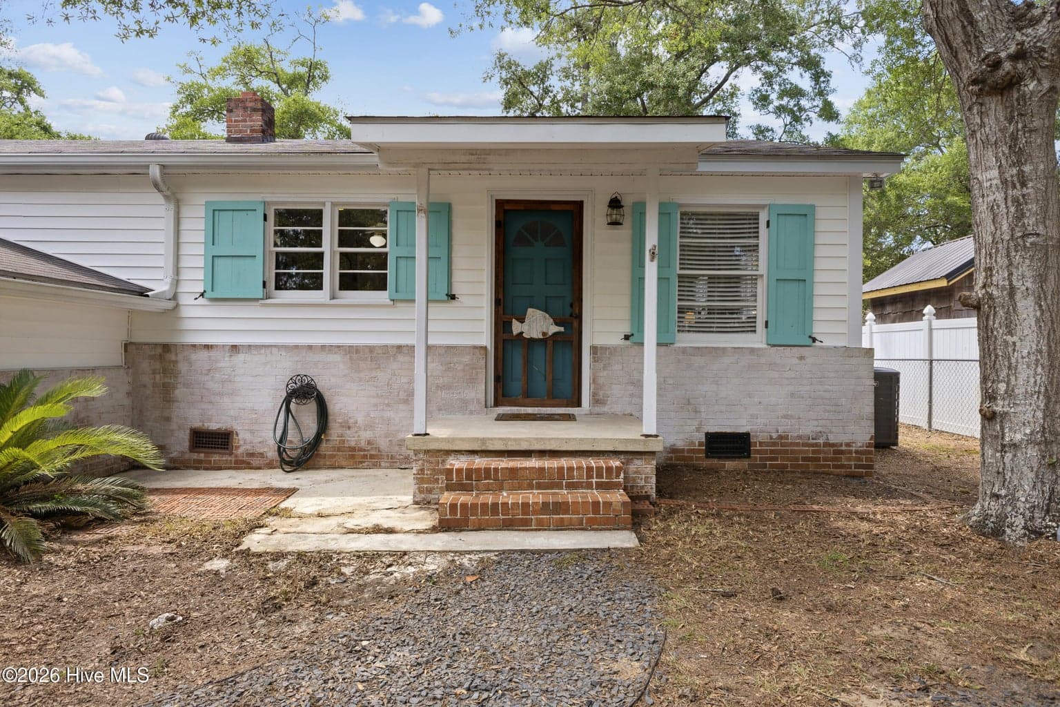 2606 E Oak Island Drive - Image 3