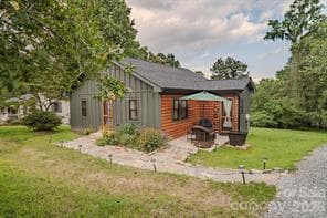 Great Hendersonville, NC Bungalow 5 min from downtown — Before