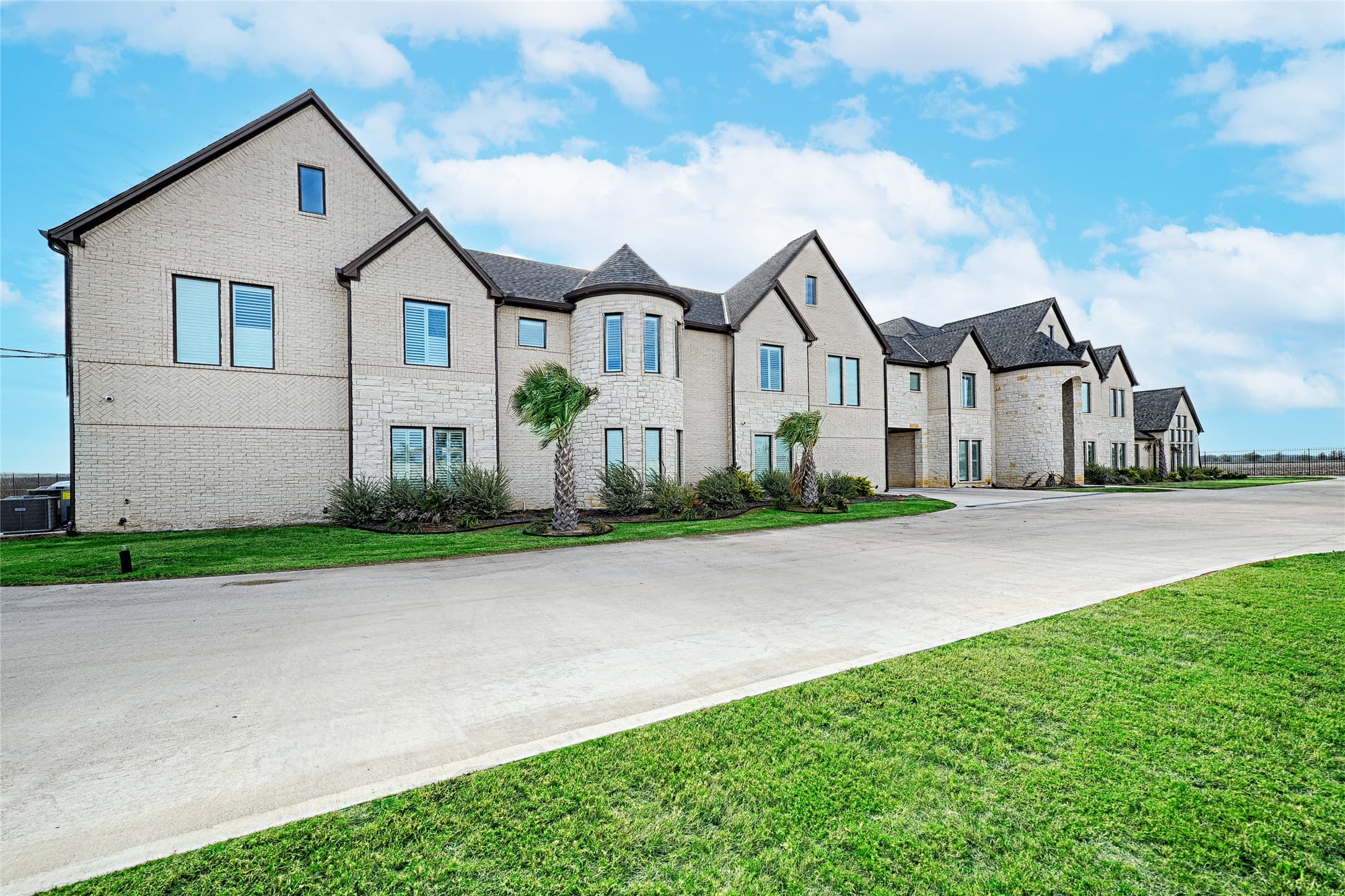 720 Hampel Rd - Image 3