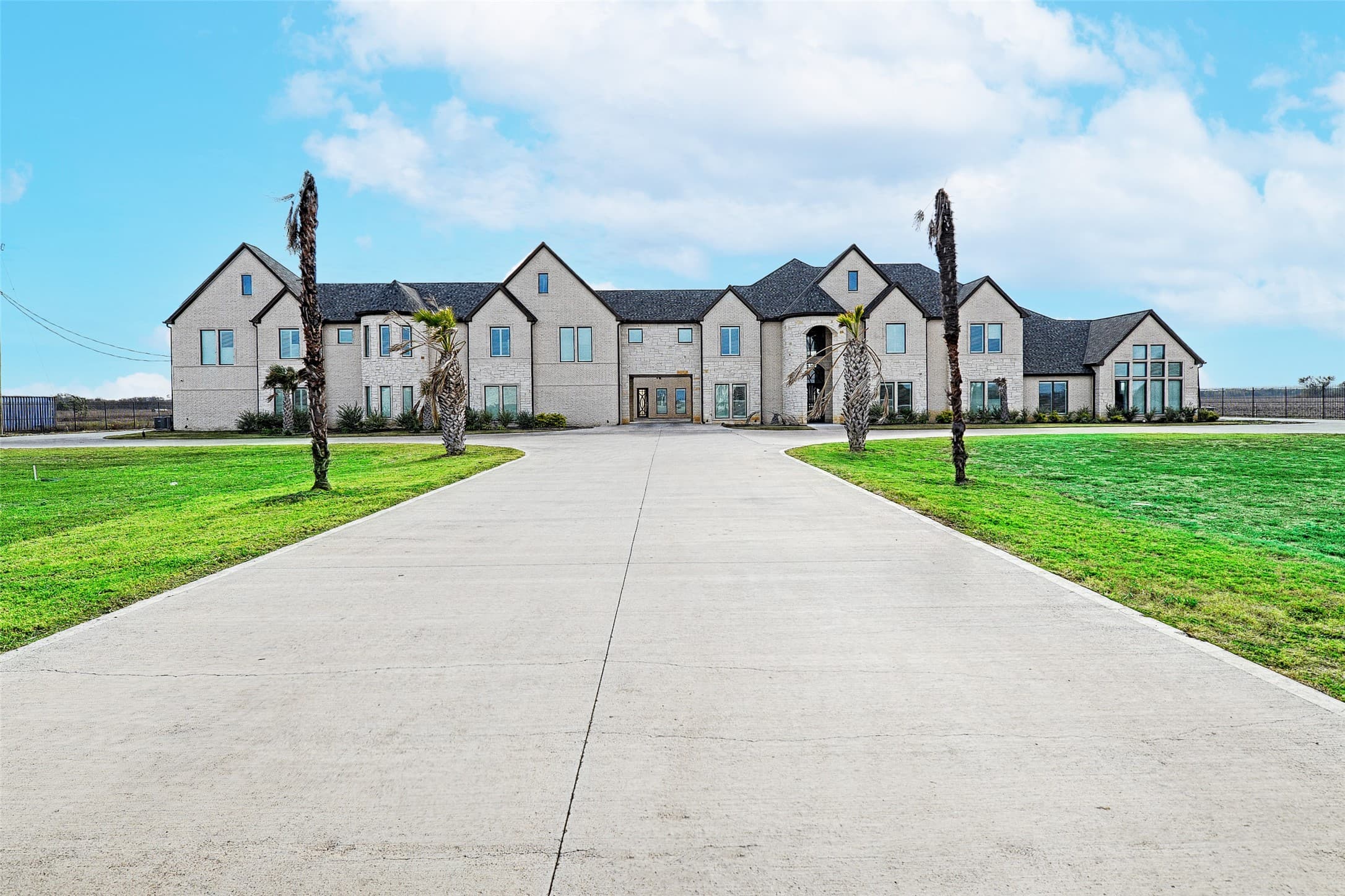 720 Hampel Rd - Image 2
