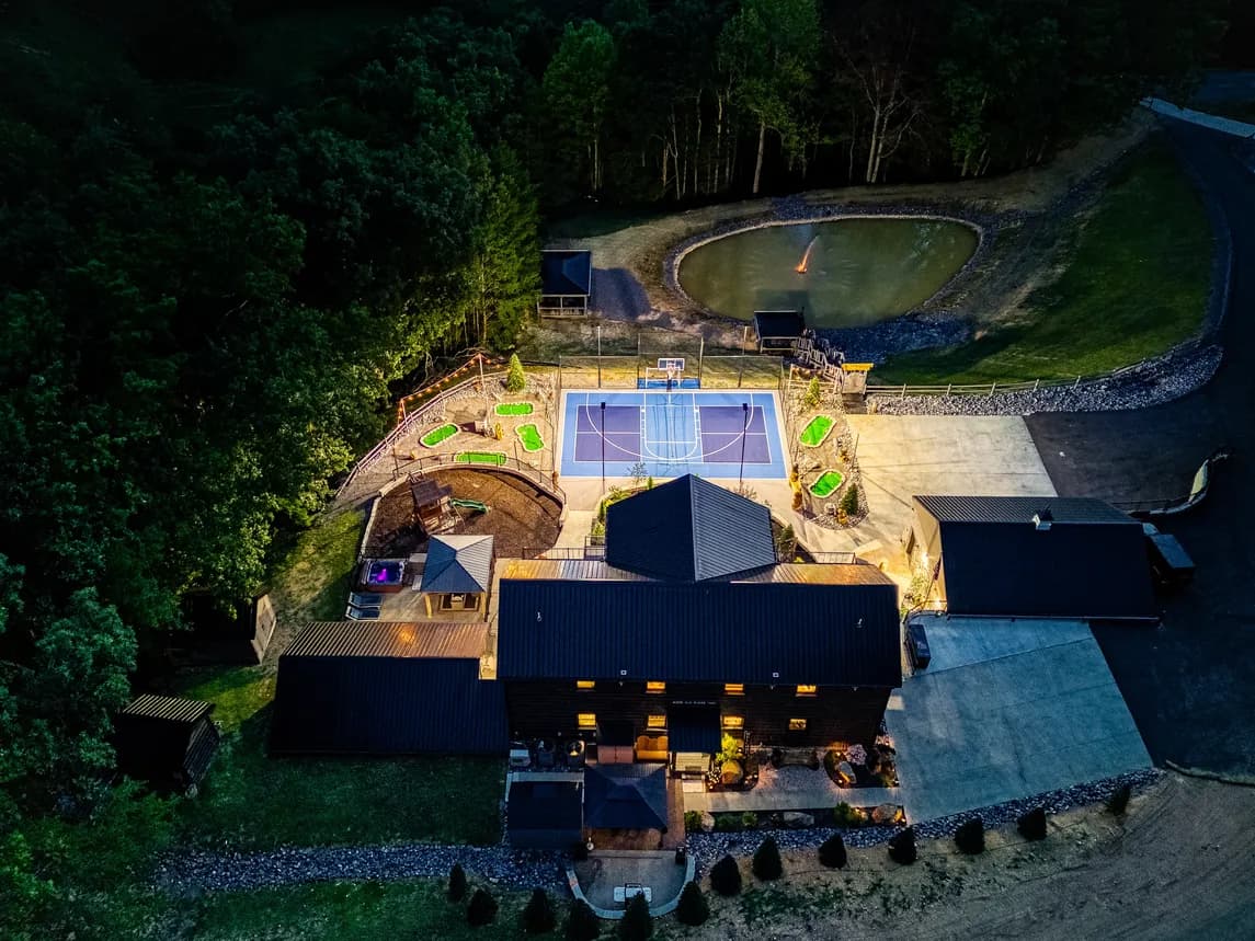 Wears Valley, TN 5bd 5ba Elk Ridge Cabin gallery photo 2