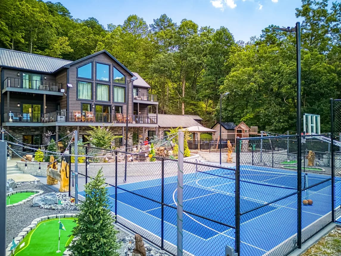 Wears Valley, TN 5bd 5ba Elk Ridge Cabin gallery photo 3