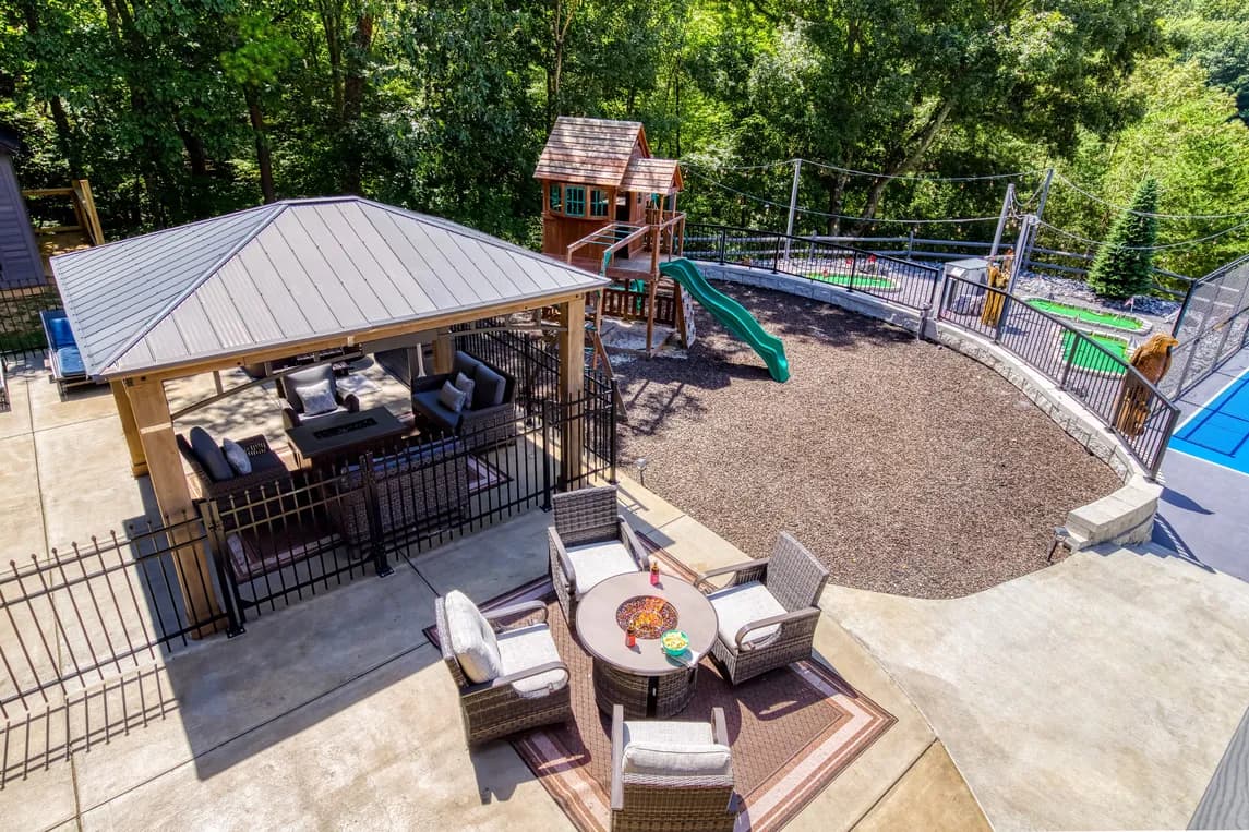 Wears Valley, TN 5bd 5ba Elk Ridge Cabin gallery photo 4